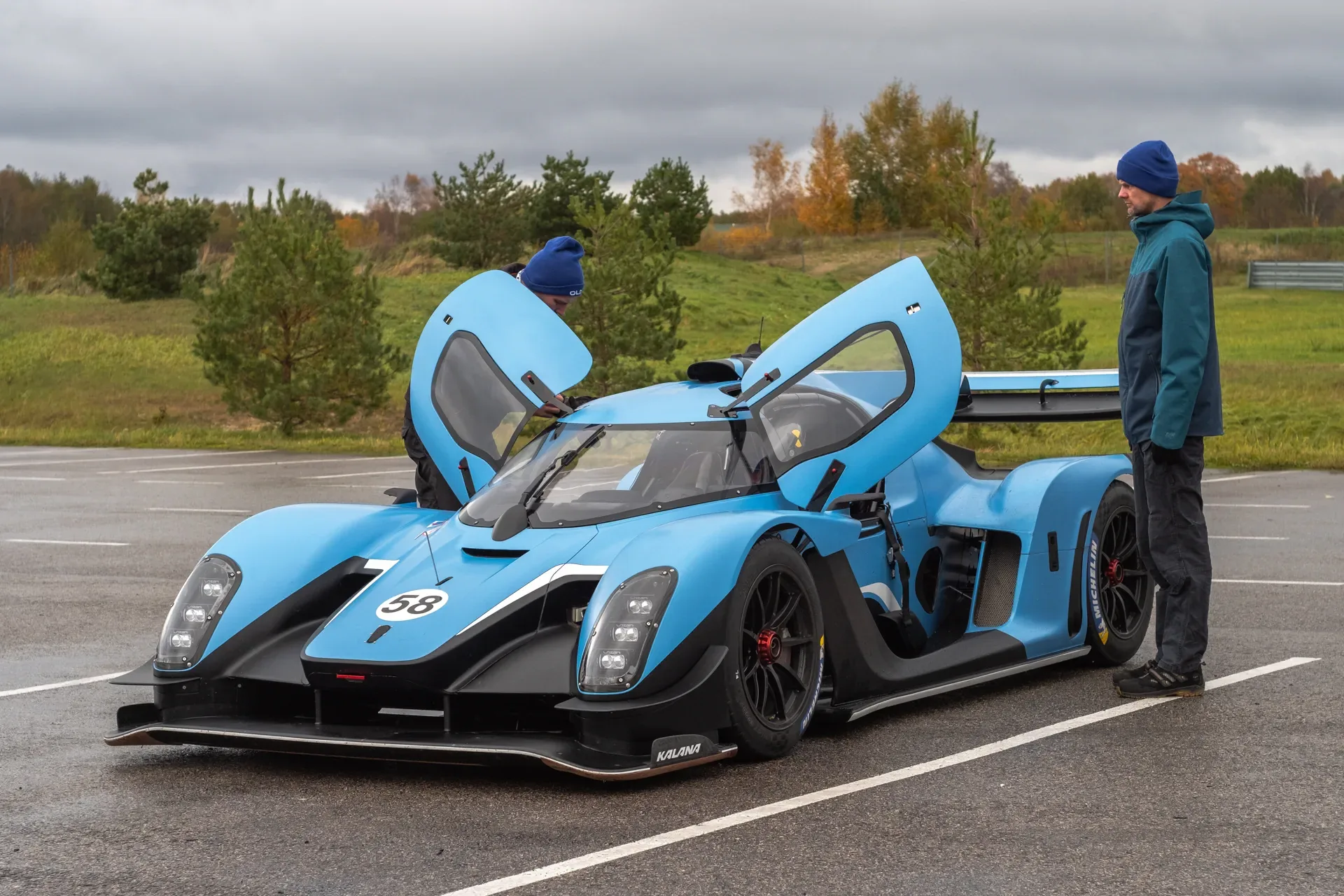 Kalana on circuit in wet conditions, side profile